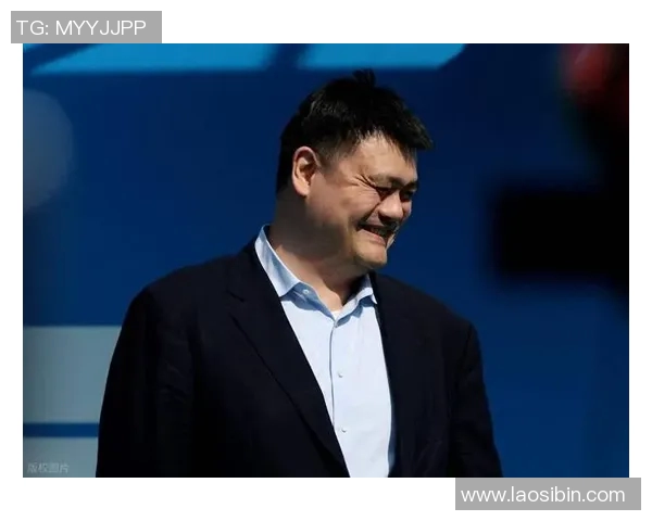 姚明腿断背后的故事与影响：从篮球巨星到励志典范的转变之路