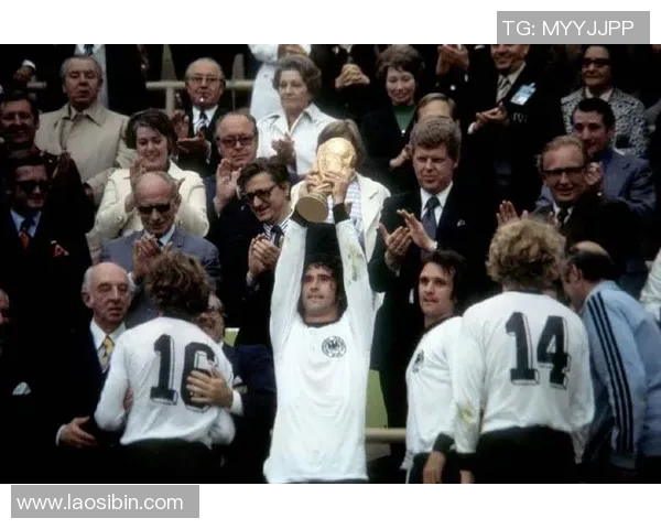 十年已逝的足球传奇人物回顾与怀念 十年已逝的足球传奇人物回顾与怀念