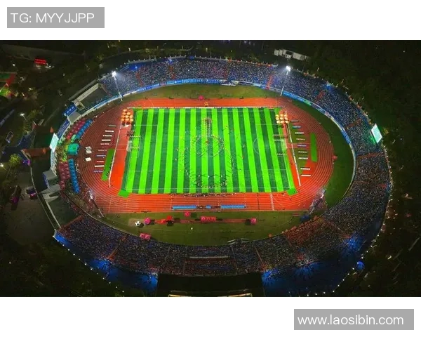 足球明星与粉丝共舞互动盛宴点燃全场热情与快乐 足球明星与粉丝共舞互动盛宴点燃全场热情与快乐