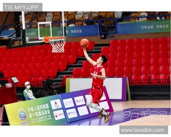 篮球明星小佳的成长之路与奋斗故事揭秘，激励无数年轻人的篮球梦想